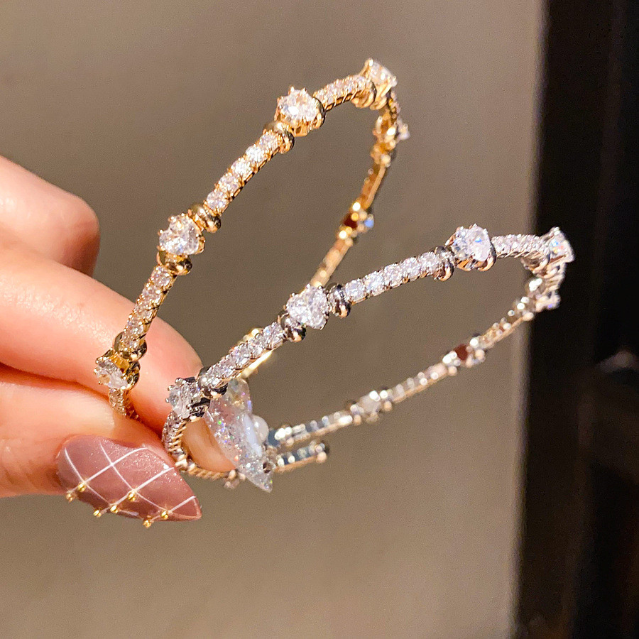 สร้อยข้อมือแฟชั่นสไตล์ยุโรปและอเมริกัน งานฝีมือประณีต สำหรับคนชอบความหรูหรา