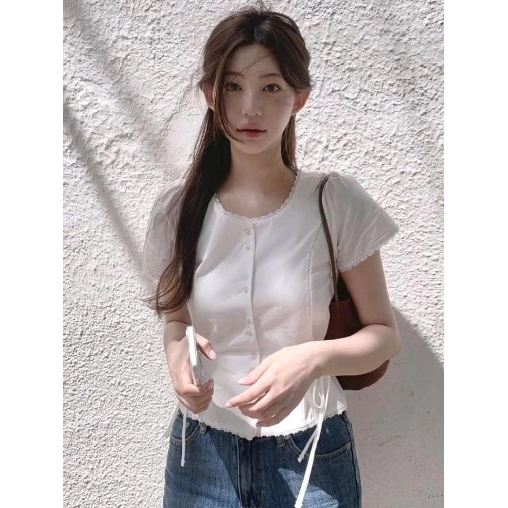 poppyเสื้อเชิ้ตแขนสั้นผูกเอวเข้ารูปคอกลมแต่งขอบลูกไม้หวานสไตล์เกาหลี#99173