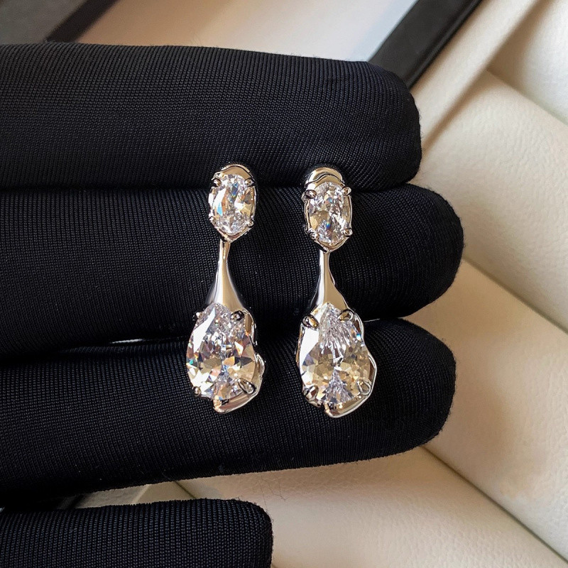 S925 เงินสเตอร์ลิงเข็ม Strobe Zircon Drop-Shaped ต่างหูหรูหรา Niche High-End Platinum Plated Commuter All-Match จี้