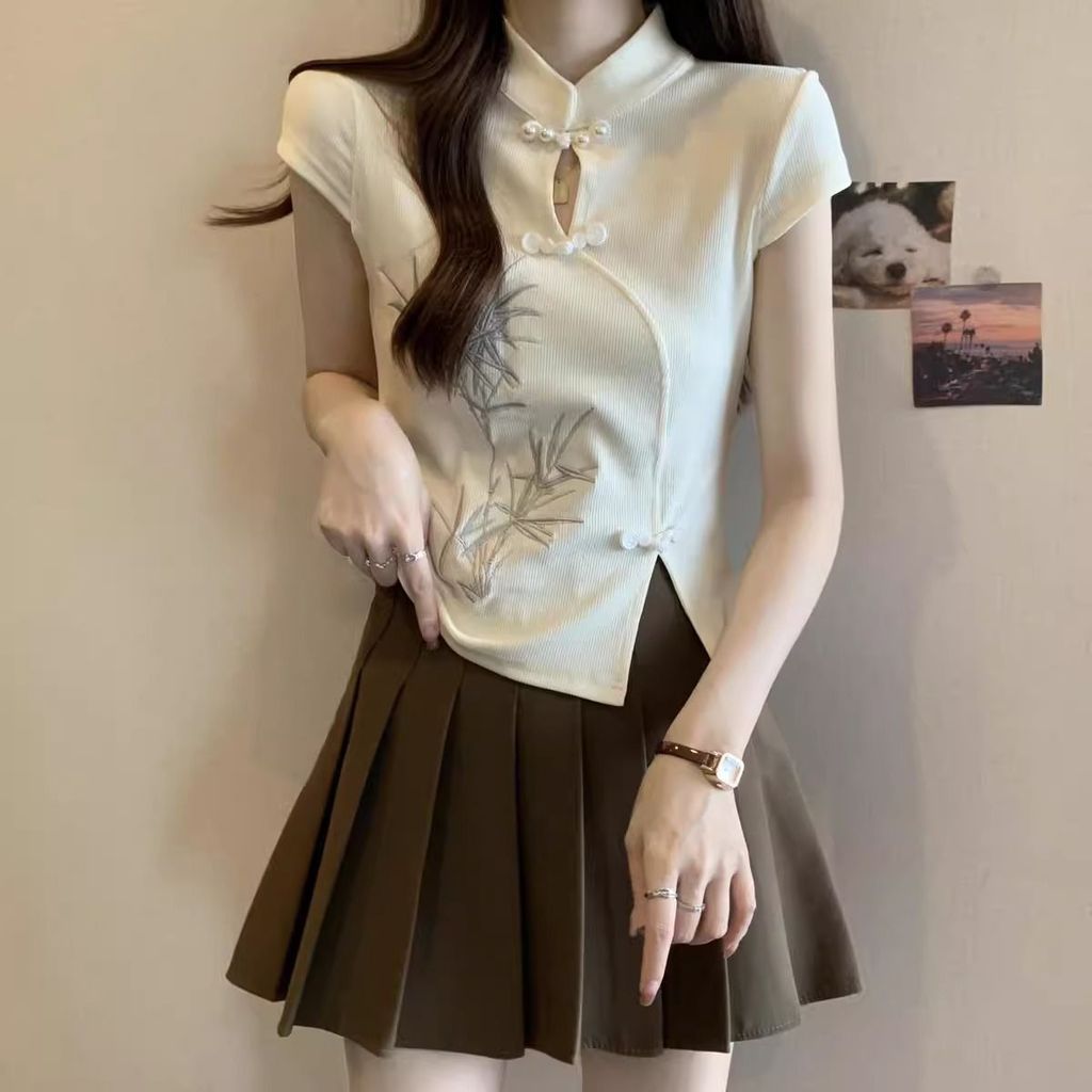 [คลังสินค้าพร้อม] ขนาดใหญ่ผู้หญิงใหม่สไตล์จีนยืนขึ้นปกติดกระดุมปักแขนสั้นเสื้อยืดผู้หญิงฤดูร้อนสไตล์ใหม่สไตล์สั้#大码女装新中式立领盘扣刺绣短袖t恤女夏季新款短款别致绝美上衣 - รูปที่ 4