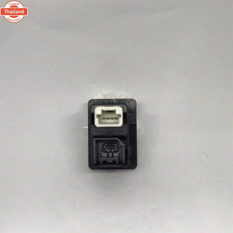 สำหรัรถ Nissan Almera Nissan March Nissan genuine ช่องเสีย USB  และ Aus
