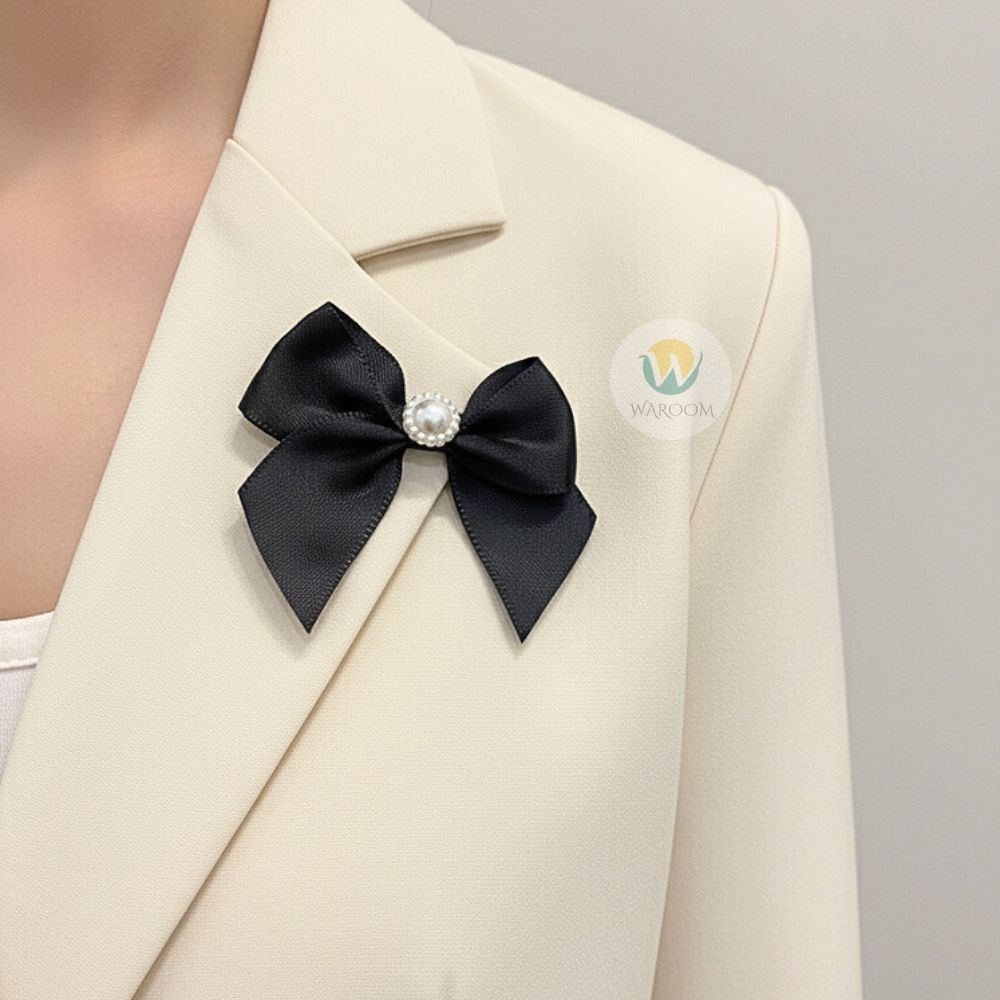โบว์ดำประดับมุก แบบเข็มหมุด โบว์ไว้อาลัย เข็มกลัดโบว์ดำ สำหรับติดเสื้อ ประดับเครื่องแต่งกาย ส่งจากไทย!!!