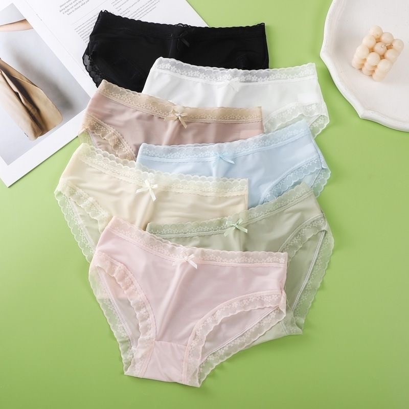กางเกงในลูกไม้ดีไซน์มินิมอล แฝงความหวานละมุน ใส่แล้วทรงสวย ผ้าเนียนลื่นนุ่ม ไม่บางเกินไป ระบายอากาศดี ไม่อับชื้น