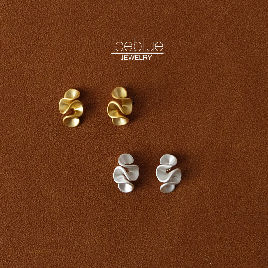 Iceblue-Geometric จีบ Ruffled Matte ดอกไม้ต่างหู 14K Gold Plated Hypoallergenic กันน้ํา Non Tarnish แฟชั่นออกแบบเครื่องประดับสําหรับผู้หญิง E135