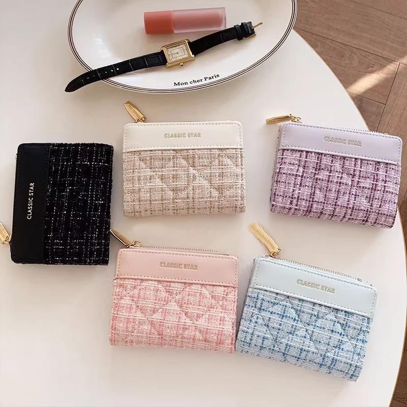 Halo studio พร้อมส่ง🔥กระเป๋าสตางค์ใบสั้นสไตล์ Chanel ขนาดเล็กใหม่ กระเป๋าสตางค์ผู้หญิงใบสั้นปักเพชรระดับไฮเอนด์