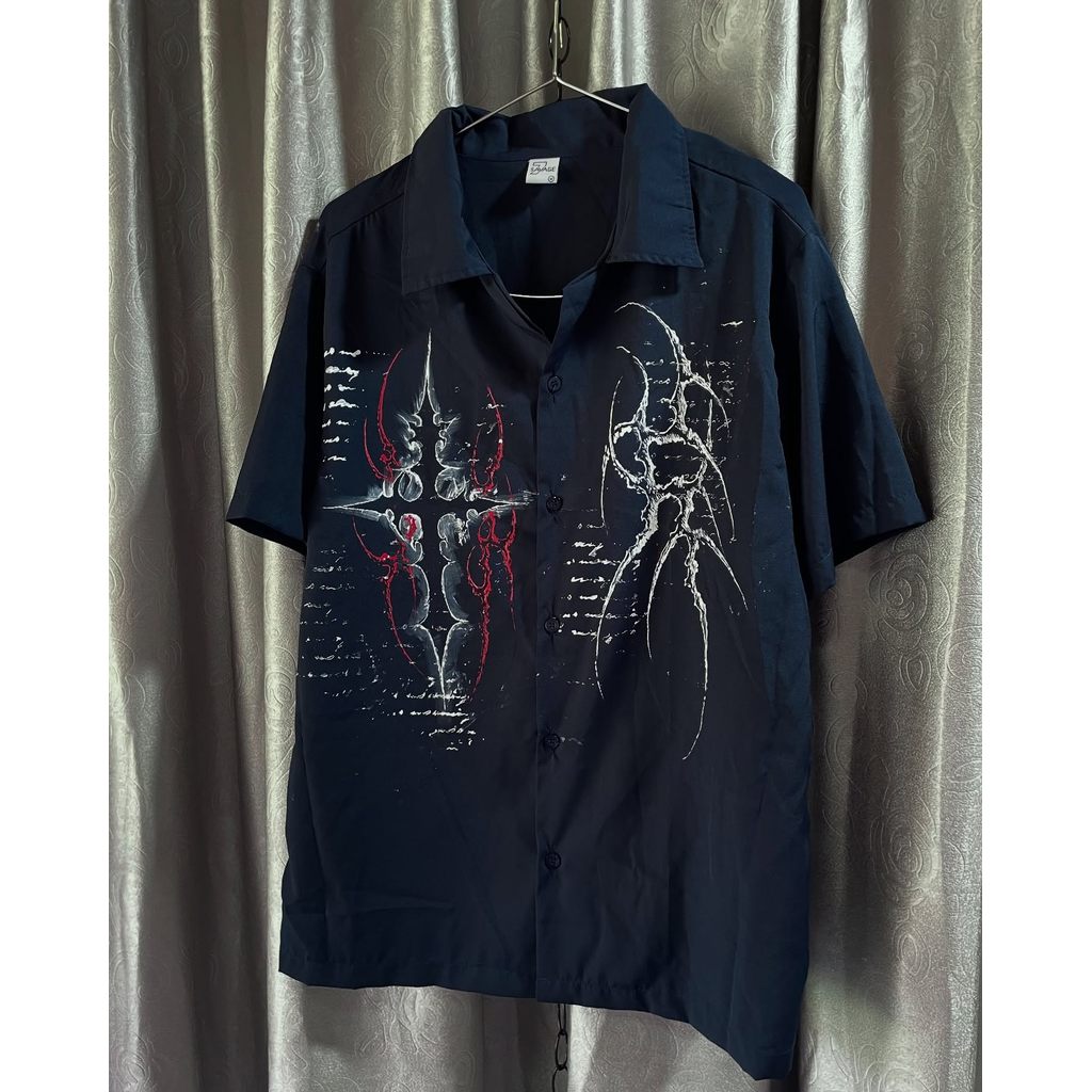เสื้อยืดยุคY2K Retro สไตล์Harajuku พริ้นต์กะโหลกศีรษะและคำว่าHoly สีดำ สวมใส่สบาย เหมาะสำหรับทุกการใช้งาน