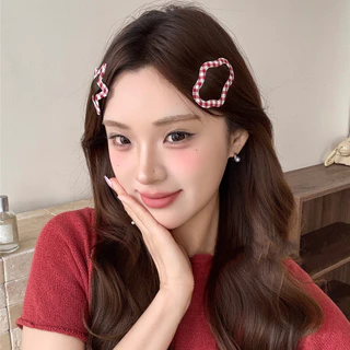 ของตกแต่งผมสไตล์เกาหลี ลายสก๊อตสีแดงหวาน เหมาะสำหรับผมม้ากลวง คลิปผม multifunctional สำหรับวิทยาลัย