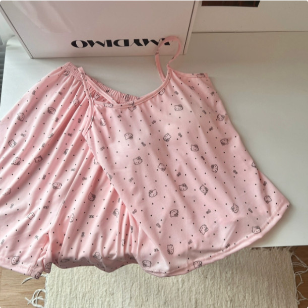 ชุดนอนแขนสั้น   เสื้อกล้ามและกางเกงขาสั้น พร้อมแผ่นรองบรา ลาย HT น่ารัก มีให้เลือก 2 สี   ชุดนอน   สะดวกสบาย - รูปที่ 2