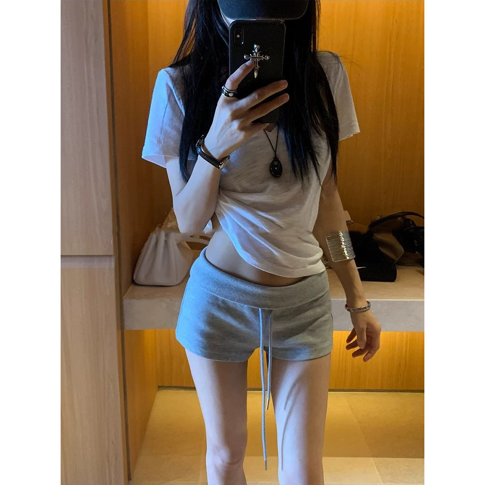 <Moses Queen> กางเกงขาสั้นถักสไตล์เกาหลีเอวต่ำยืดหยุ่นสีเทา กางเกงชิลล์สวมใส่ได้