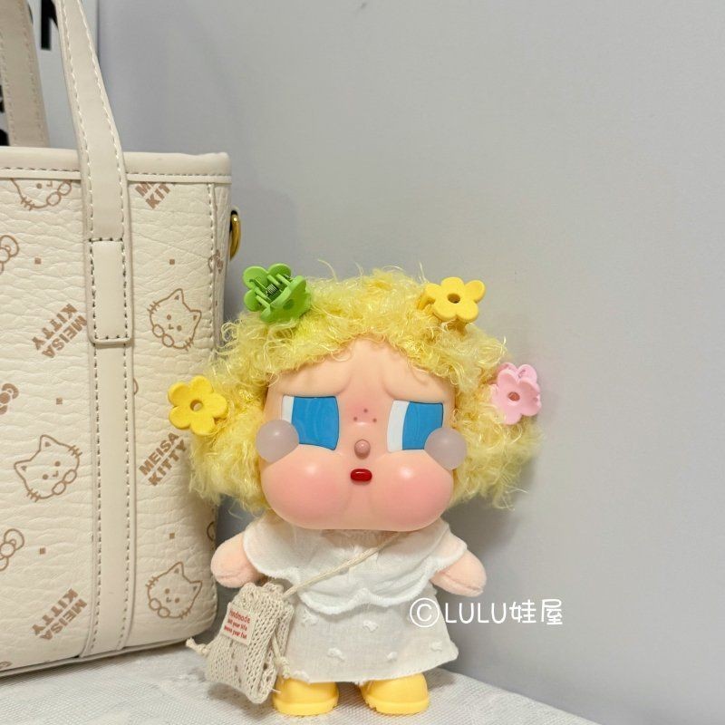CRYBABY Crying Baby Vacation Vacation Vacation Vinyl Plush Gulu Sunlight Bath White T กระโปรงรองเท้า