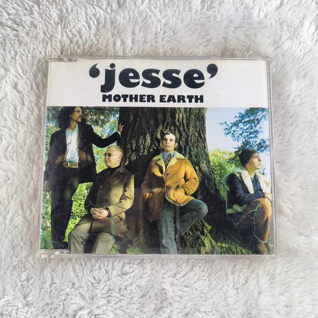 Z022 Mother Earth Jesse CD C0103