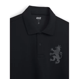 AIIZ เสื้อโปโลผู้ชายผ้าปิเก้โลโก้สิงห์ AIIZ Men's Big Lion Pique Polo Shirt