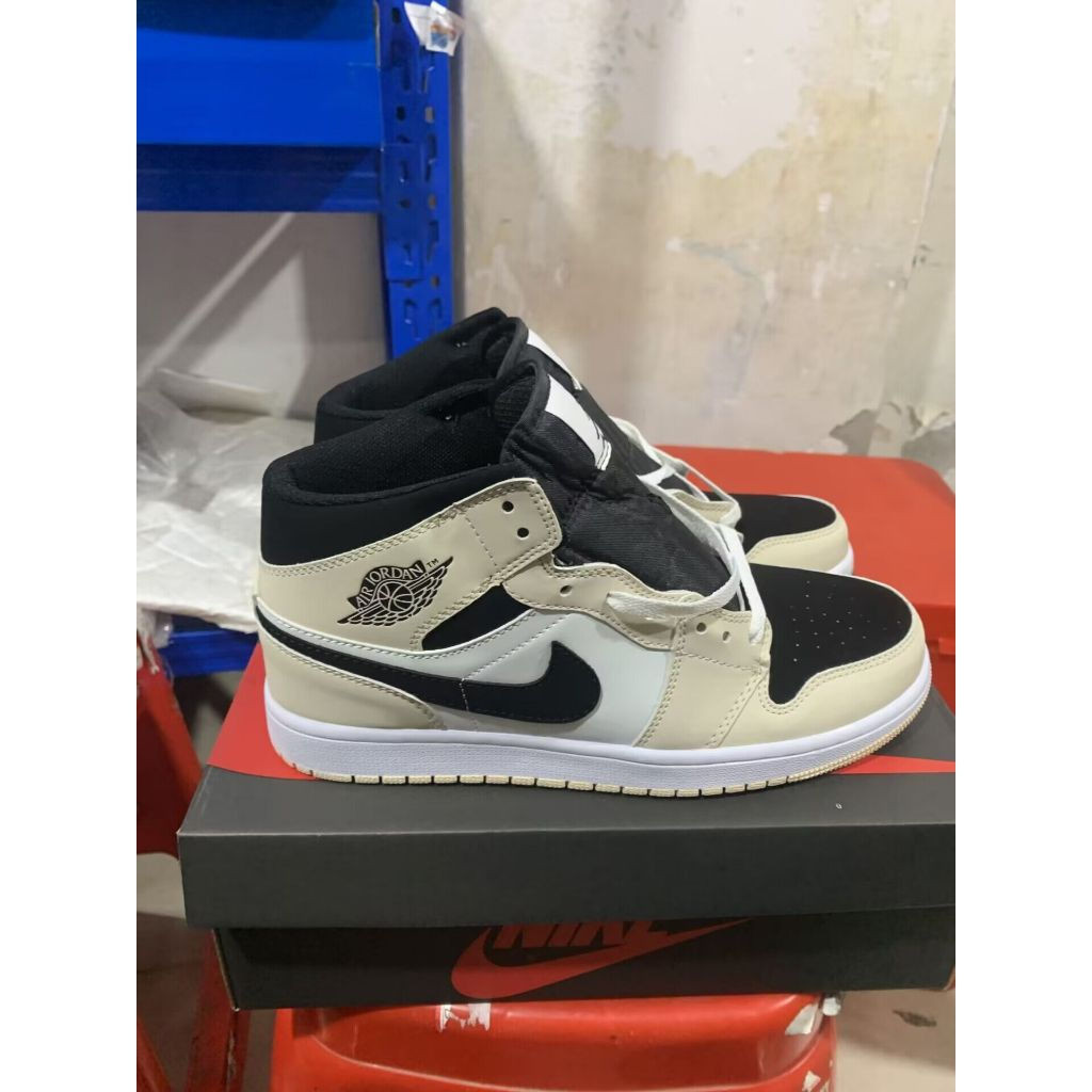 Air Jordan 1 Mid Barely Orange Guava Ice Black BQ6472-800