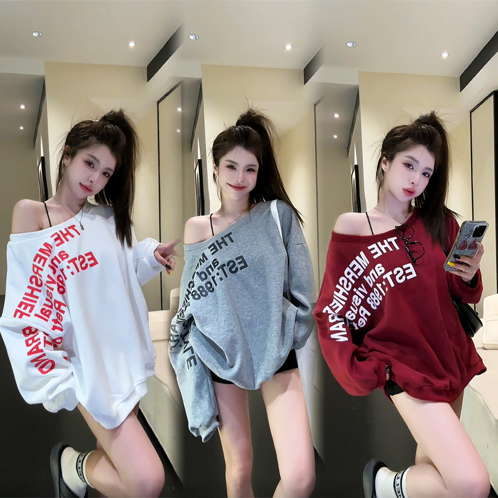 Chili Kokoเสื้อสเวตเชิ้ตทรงหลวมโอเวอร์ไซส์ น้ำหนักเบาพิมพ์ลายตัวอักษร เสื้อแขนยาวเปิดไหล่ความยาวปานกลางสำหรับผู้หญิง2675