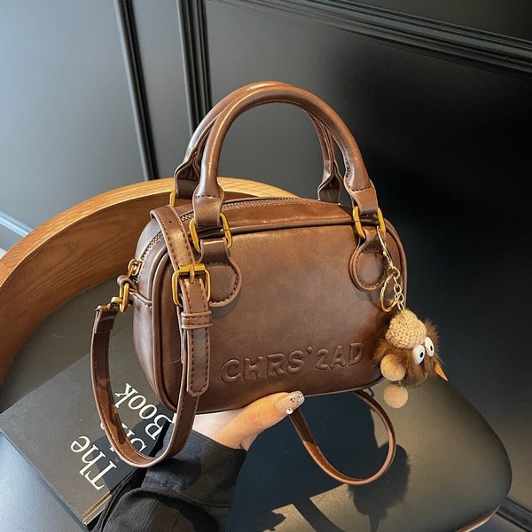 kappa bkk กระเป๋าปัก กระเป๋าใบเล็กเกาหลีสำหรับผู้หญิง2024ฤดูใบไม้ร่วงและฤดูหนาวใหม่กระเป๋าถือย้อนยุค