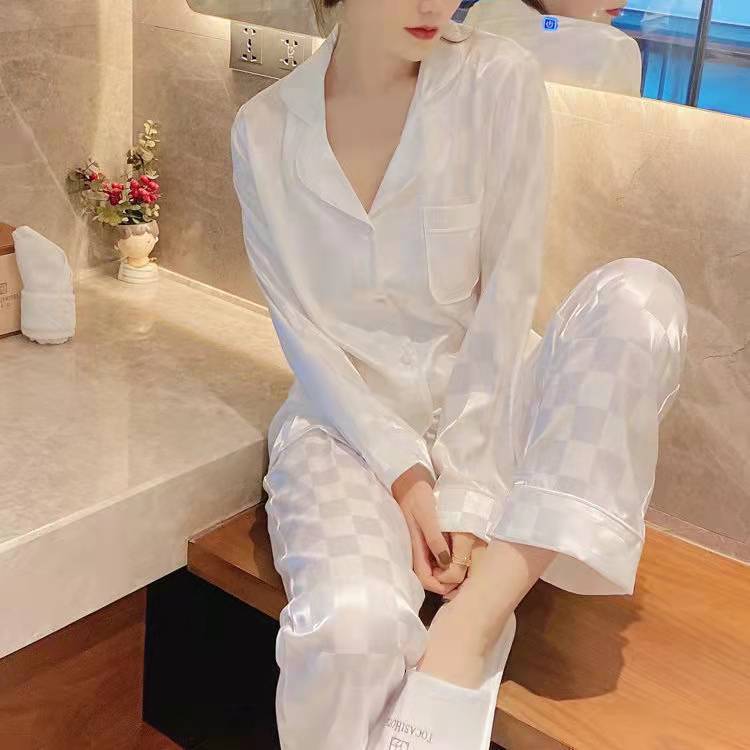 ชุดนอนผู้หญิง ผ้าไหมน้ำแข็งแบบ Jacquard ลายสก๊อตกางเกงขายาว เหมาะสำหรับใส่ภายในบ้าน