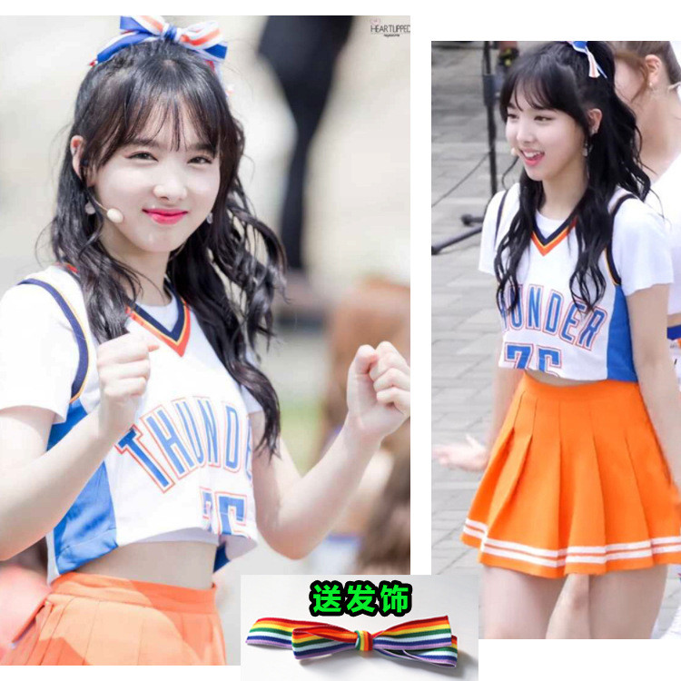 เครื่องแต่งกายเชียร์ลีดเดอร์สำหรับการแสดงและงานประชุมประจำปี ออกแบบสำหรับการทำงานเป็นทีมและการแสดงเต้นรำได้อย่างคล่องตัว