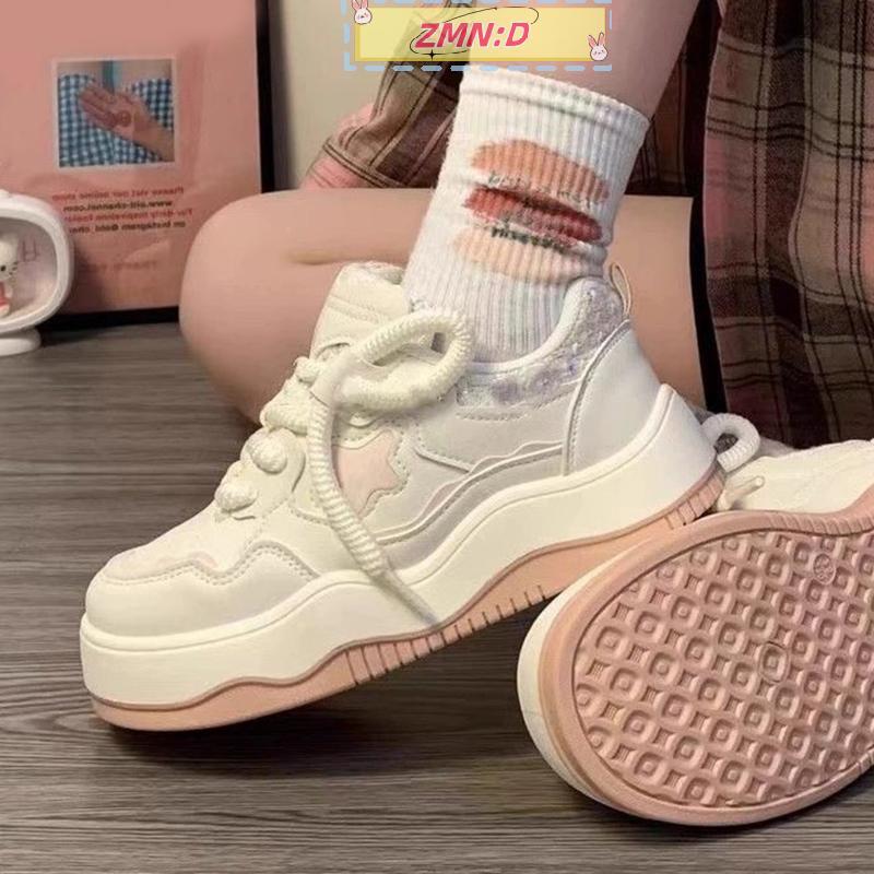 ZMN:D Campus สไตล์รองเท้าสีขาวพื้นหนาสําหรับผู้หญิง 2025 ใหม่รอบแฟชั่นนักเรียนกีฬารองเท้าลําลอง RRT