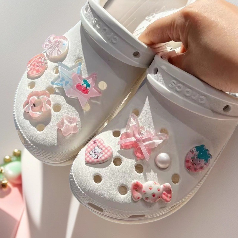 jibbitz crocs ของแทั jibbitz crocs jibbitz รองเท้าหัวเข็มขัดสีชมพู ออกแบบเอง ลายดอกไม้ พร้อมเข็มขัดถ