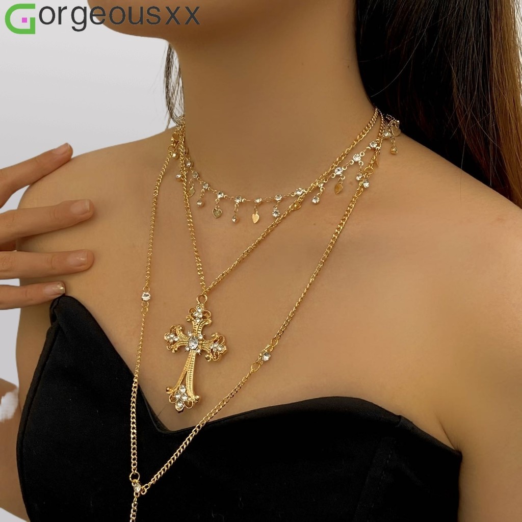 สร้อยคอมัณฑนาล้อมครестสไตล์บารอกหรูหรา เพื่อคุณลady ในงานปาร์ตี้