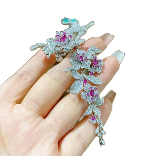 เข็มกลัดลายพู่ดอกไม้ Elegant Magpie แบบสมาร์ท น้ำหนักเบาทrès;เพิ่มความสวยงามด้วยแซฟไฟร์เล็กๆ เหมาะสำหรับคนชอบสไตล์หรูหรา