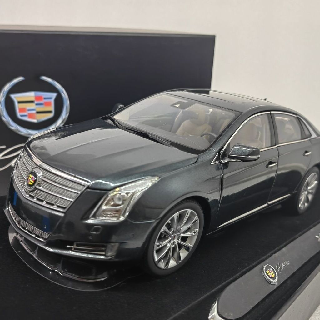 1/18 CADILLAC CADILLAC XTS 2014 รถรุ่นโลหะผสมสีเทาบางส่วนมีผื่น