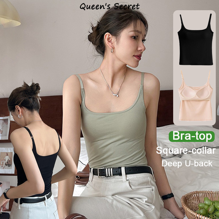 เสื้อครอปสายบางคอเหลี่ยมเข้ารูป สำหรับผู้หญิง ออกแบบมาเพื่อความสะดวกสบาย โดยมีแผ่นรองหน้าอกในตัว