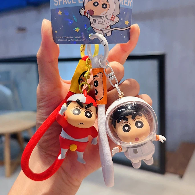 ของแท้ Crayon Shin-Chan cos Series พวงกุญแจ/การ์ตูนน่ารักอะนิเมะตุ๊กตากระเป๋านักเรียนจี้