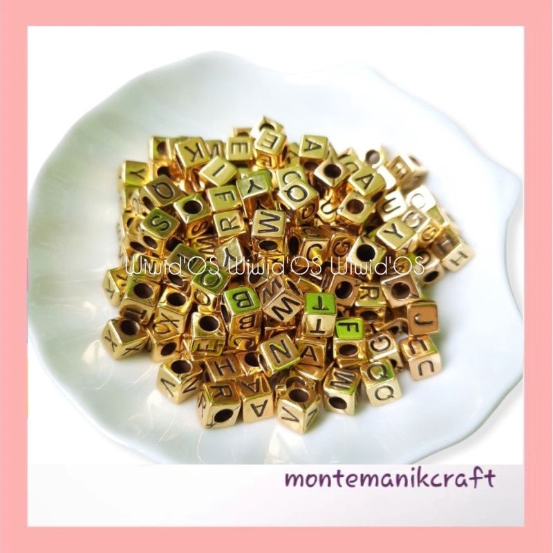 BEADS (100 ชิ้น) 7 มม. GOLD METALLIC SQUARE LETTER BEADS MONTEMAILNIK CRAFT