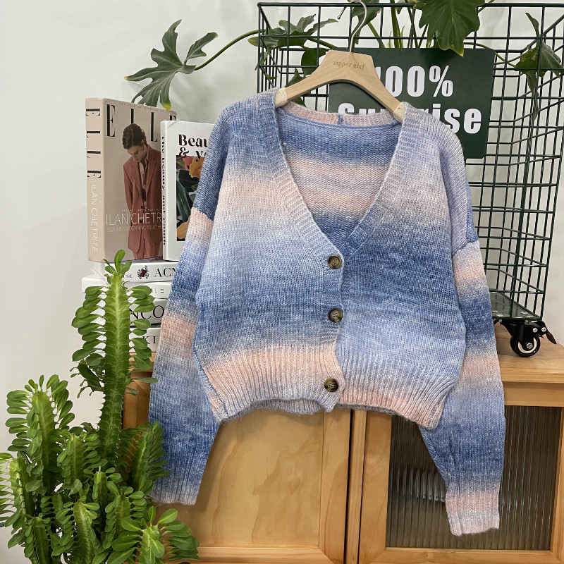 คาร์ดิแกนสีไล่ระดับ V-neck ลายฝุ่น จาก VERO MODA