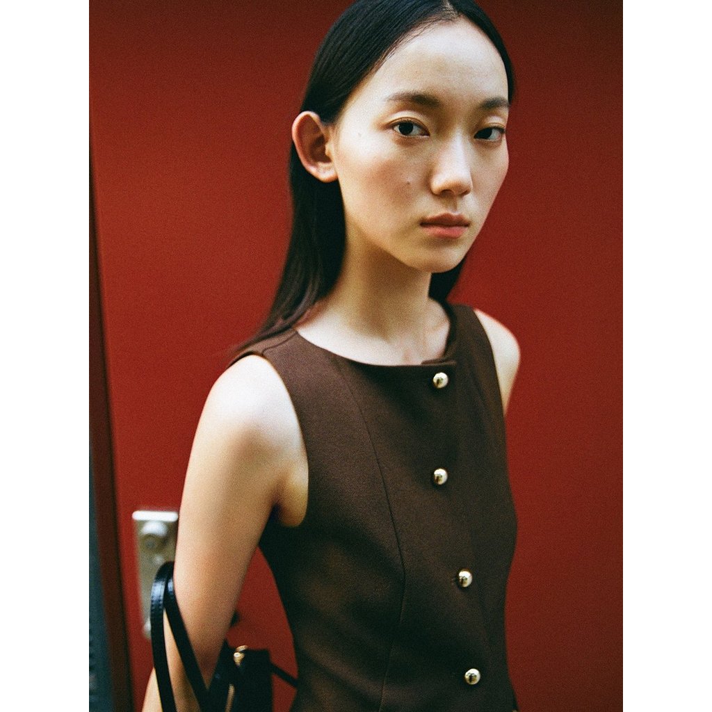 [Pomelo] เสื้อกั๊กคอปาดทรงเข้ารูป / Fitted Boat-Neck Vest