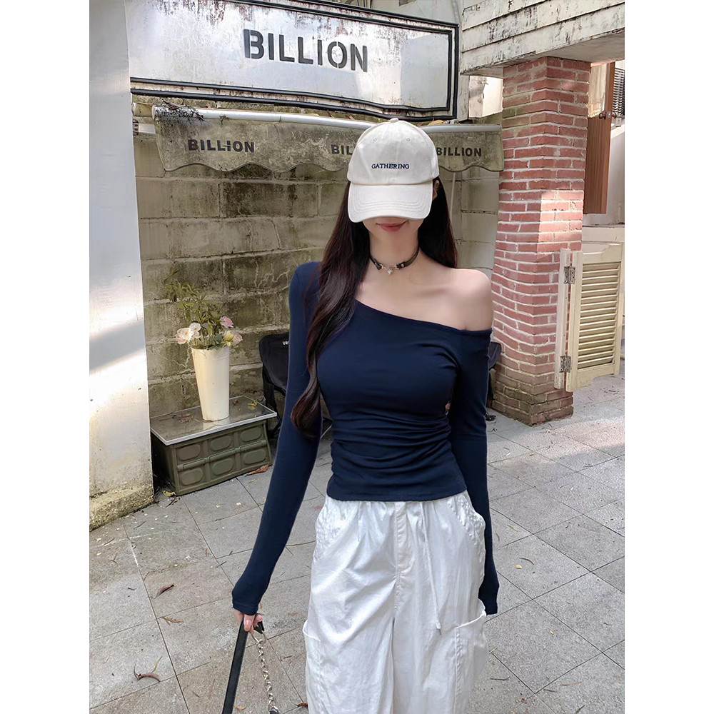 <Moses Queen> เสื้อยืดแขนยาวไหล่เฉียง ใส่ชั้นในฤดูใบไม้ผลิและฤดูใบไม้ร่วง เสื้อผ้ารัดรูปเปิดไหล่สไตล์บริสุทธิ์