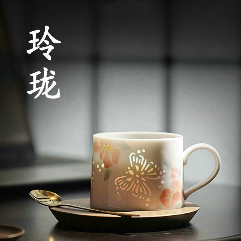 Jingdezhen Linglong เซรามิคผีเสื้อ Love ดอกไม้ถ้วยกาแฟจานรองชุด Underglaze สี Linglong เซรามิคสุภาพส