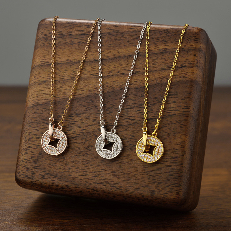 Retro สร้อยคอเหรียญทองแดงหญิงหรูหรา Bafanglai Cai Classy Clavicle Niche เครื่องประดับที่เรียบง่ายของ