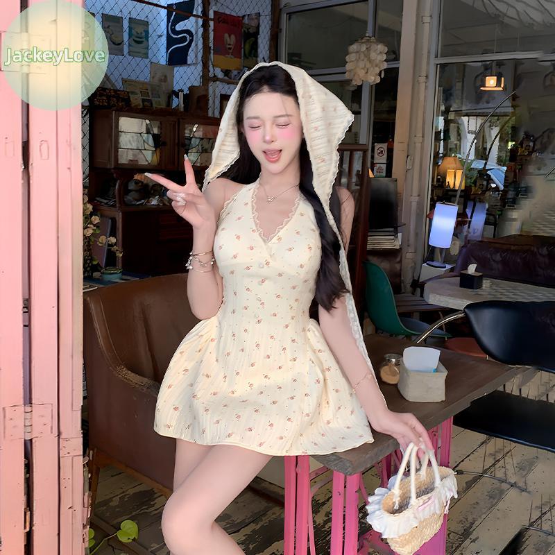 เดรสสั้นสไตล์คอ halter สำหรับผู้หญิง ตัดเย็บจากผ้าเนื้อนุ่ม พิมพ์ลายดอกไม้หวาน อีเวนท์เอวและซilhouette A-line เหมาะสำหรับสวมใส่ในฤดูร้อน