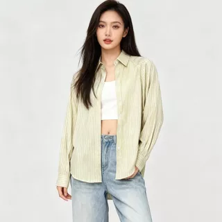 เสื้อเชิ้ตแขนยาว คอปก แต่งริ้วแนวเรียบง่าย ผ้าซาติน ใส่สบายมาก รุ่นหน้าสั้นหลังยาว เข้ากับทุกการแต่งตัว มีไซส์ S-5XL