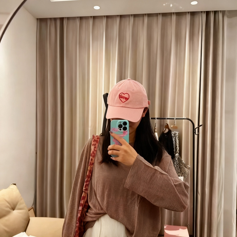 Halo studio พร้อมส่ง🔥หมวกเบสบอลลายปักอักษรหัวใจสวยงาม ไซส์ปรับได้ สวมใส่สบาย กันแดดกันUV ช่วยให้ใบหน้าดูเล็ก - รูปที่ 5