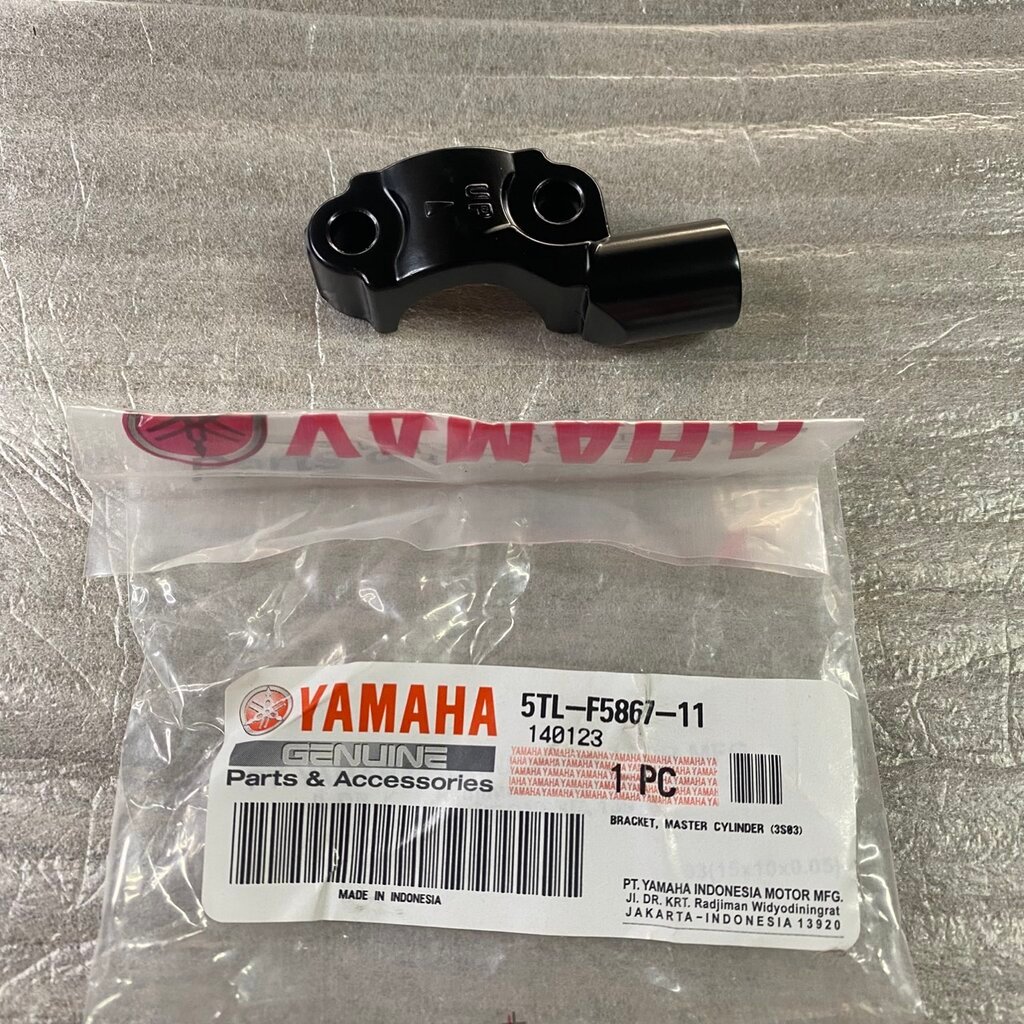 5TL-F5867-11 ปะกับกระปุกดิสค์สีดำ FINN 2018-2020 , JUPITER RC , TTX , SPARK115I อะไหล่แท้ YAMAHA