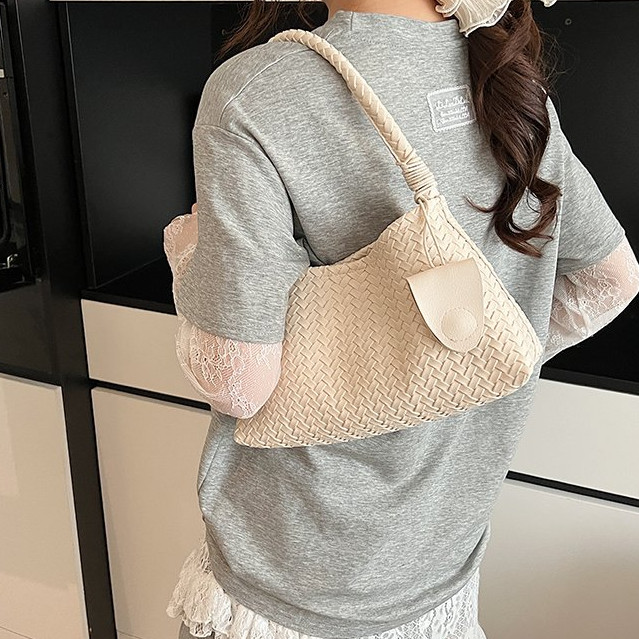 ยุโรปอเมริกันแสงหรูหรากระเป๋าสะพายพรีเมี่ยมผู้หญิงย้อนยุคแฟชั่นทอถุงสิริแฟชั่นทุกการแข่งขันใต้วงแขนกระเป๋า