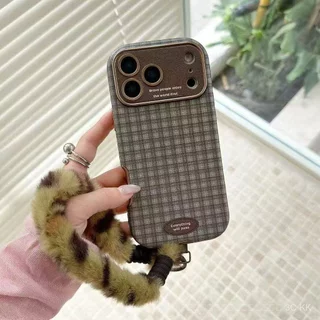 กันกระแทก iPhone สไตล์วินเทจ ลายดอกไม้และลายตารางสไตล์เกาหลี พร้อมสายคล้องมือ สำหรับ 17/16/15/14 Pro Max