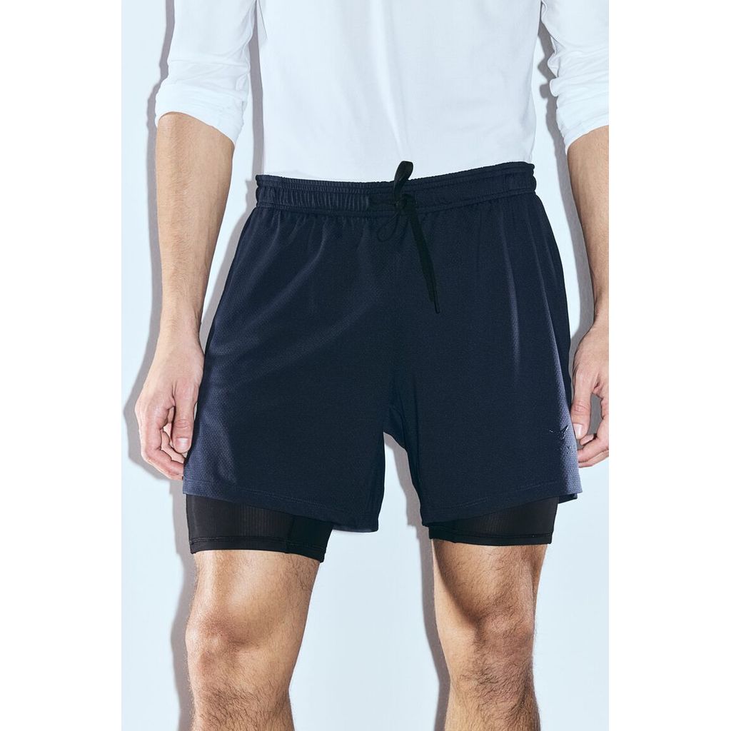 H&M(เอชแอนด์เอ็ม) กางเกงขาสั้นกีฬาแบบสองชั้น พร้อมเทคโนโลยี DryMove™ Men Double-layered sports short 1305008_1