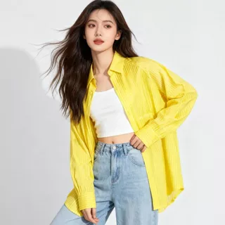 เสื้อเชิ้ตแขนยาว คอปก แต่งริ้วแนวเรียบง่าย ผ้าซาติน ใส่สบายมาก รุ่นหน้าสั้นหลังยาว เข้ากับทุกการแต่งตัว มีไซส์ S-5XL