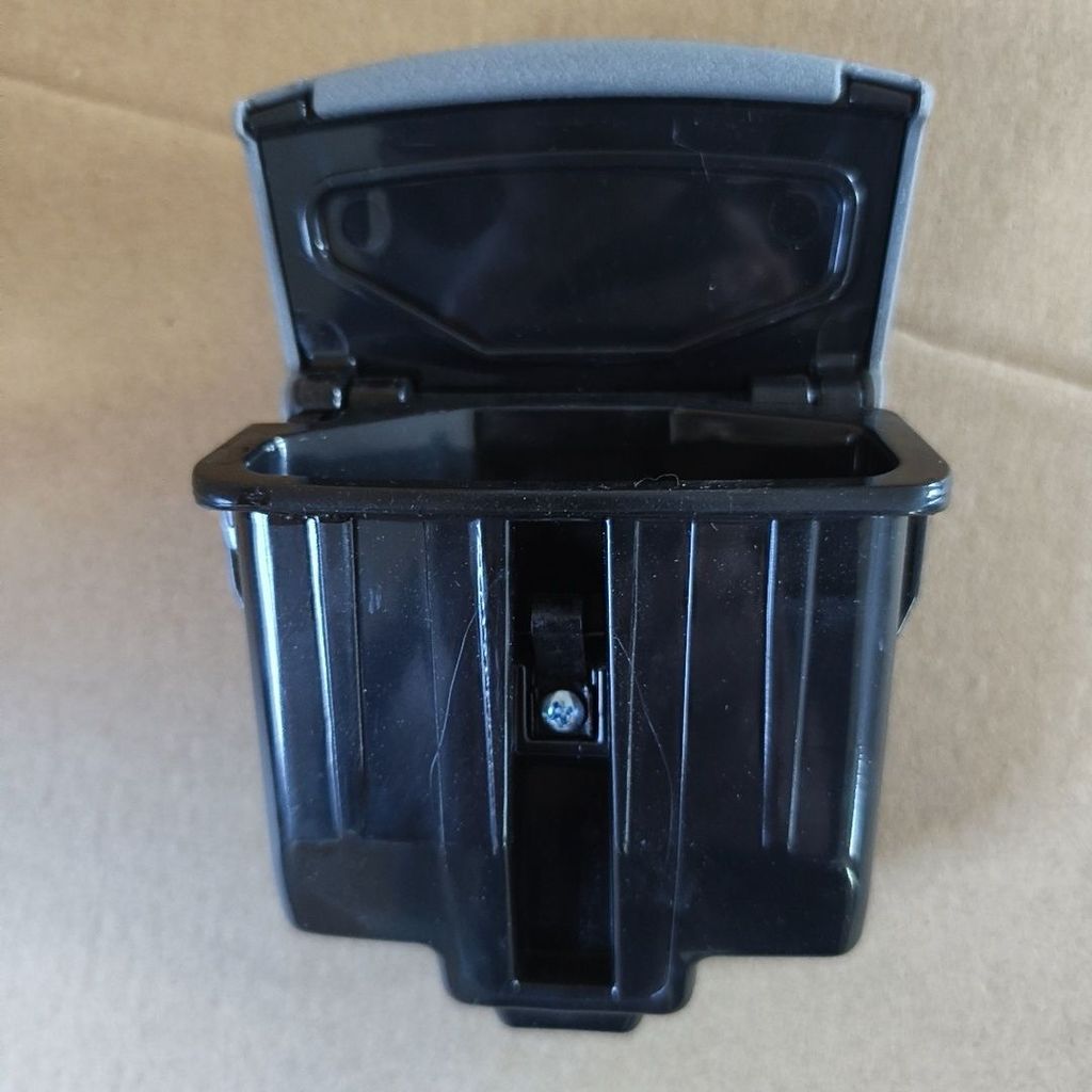 Hino 300 ที่เขี่ยบุหรี่ในรถยนต์ HINO300