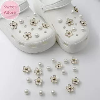 SweetAdore 16 ชิ้น ชุดอุปกรณ์เสริมรองเท้า ลายดอกไม้และไข่มุก 3D สำหรับการตกแต่งรองเท้าในฤดูร้อน