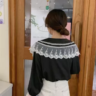Chili Koko เสื้อเชิ้ตสีดำคอปกลูกไม้ เสื้อเชิ้ตคอตุ๊กตาสไตล์เกาหลี แต่งลูกไม้ กระดุมแถวเดียว แขนยาว สำหรับผู้หญิง w685
