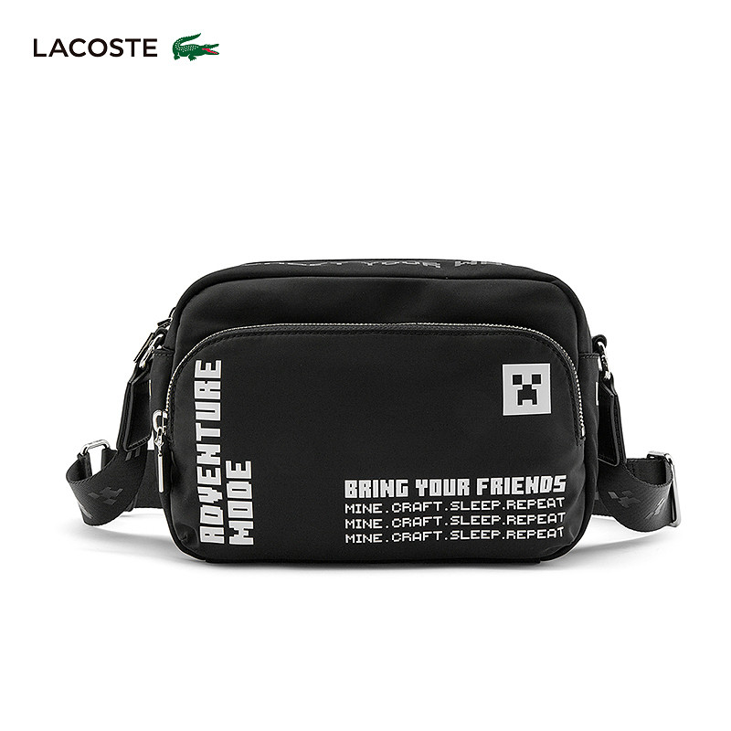 กระเป๋าสะพายข้างแฟชันสำหรับหญิงจากคอลเล็กชั่น LACOSTE x MINECRAFT