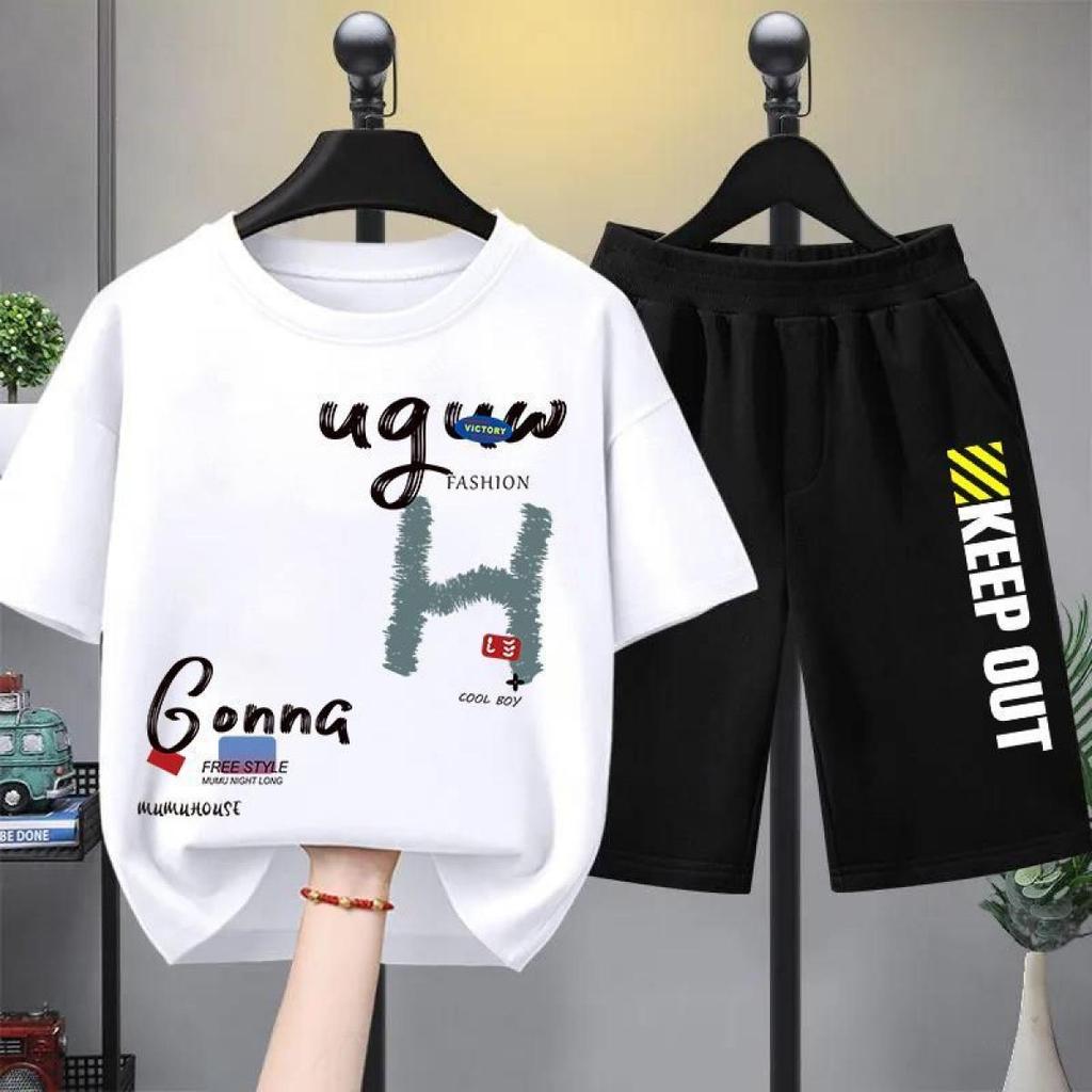 【จัดส่งจากประเทศไทย】ชุดเด็กผู้ชาย แฟชั่นฤดูร้อน แขนสั้น เสื้อผ้าเด็ก เหมาะสำหรับเด็กขนาดกลางและขนาดใหญ่ เสื้อผ้าหน้าร้อน