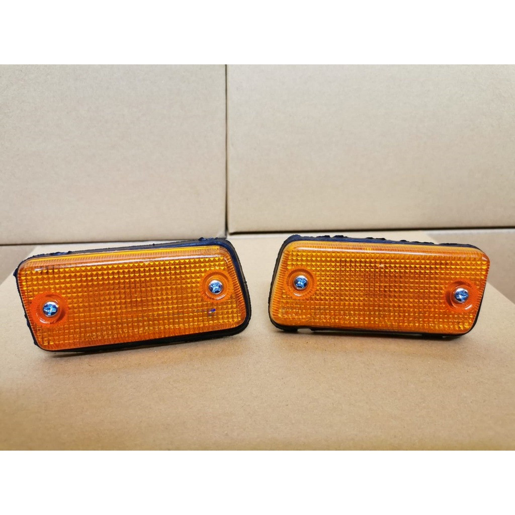 NISSAN SUNNY EXTRA 1 / EXTRA 2 130Y / B11 1983 - 1985 ปี FENDER SIGNAL LIGHT LAMP / SIDE MARKER LAMP