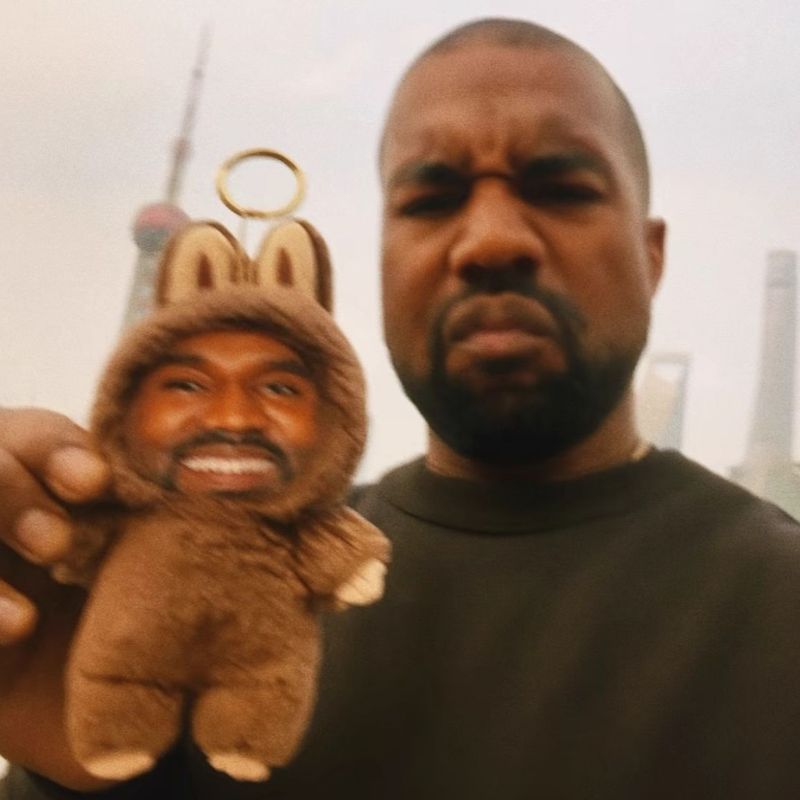 Layeye Kanye Concert Merchanise labu ตุ๊กตา Kanye รุ่นจี้สไตล์เดียวกันพวงกุญแจสนับสนุนจี้ D