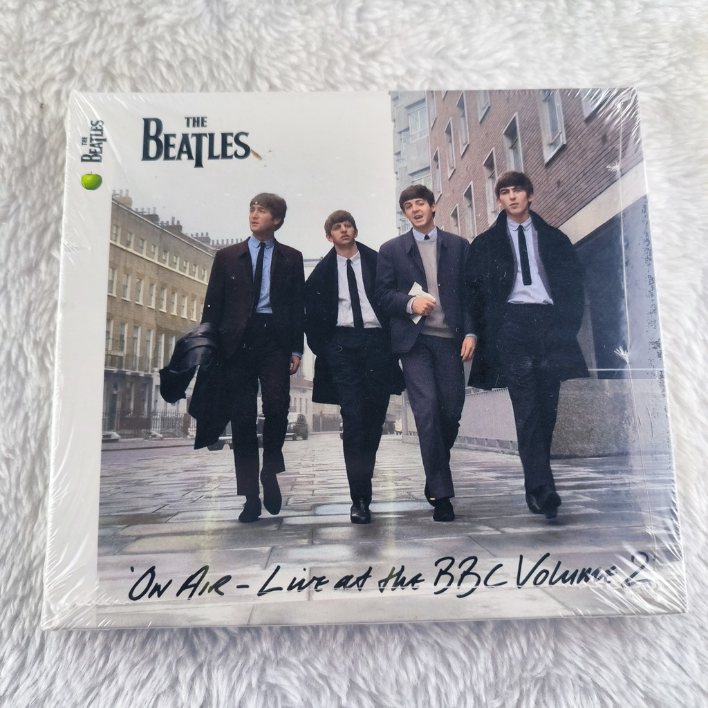 Z698 The Beatles On Air Live At The BBC เล่ม 2 2CD อัลบั้ม 2013 A0101